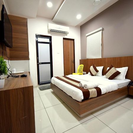 Hotel Embassy Kalol Dış mekan fotoğraf