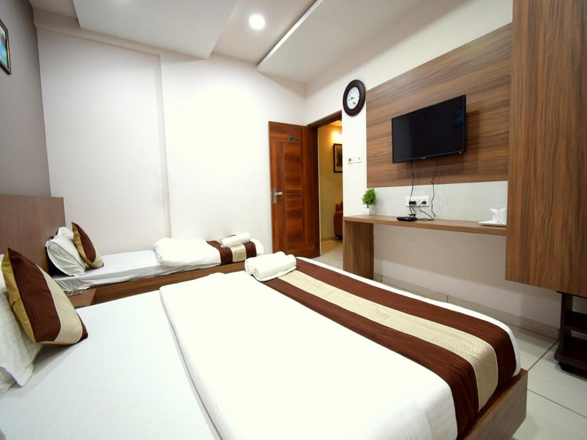 Hotel Embassy Kalol Dış mekan fotoğraf