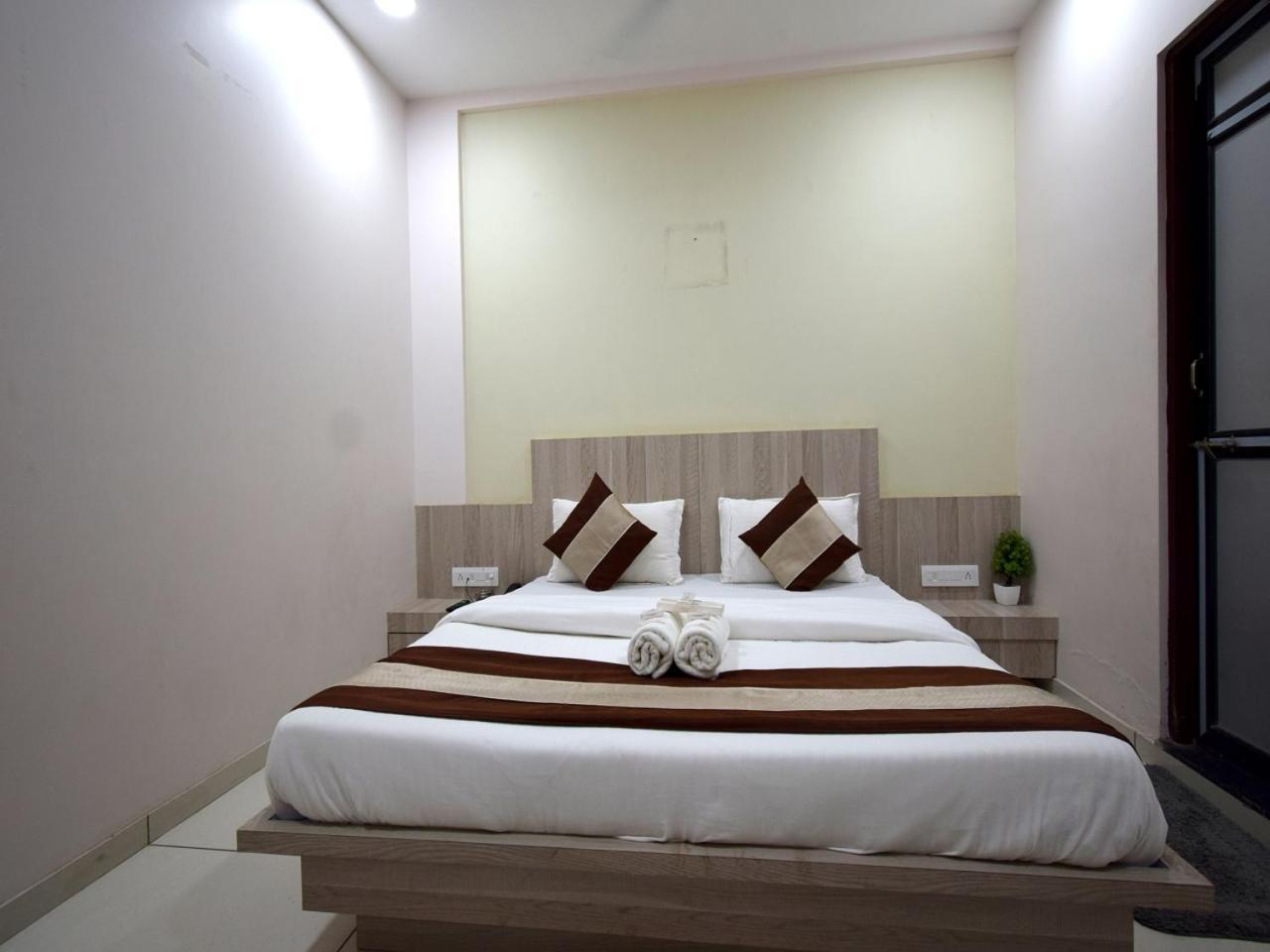 Hotel Embassy Kalol Dış mekan fotoğraf