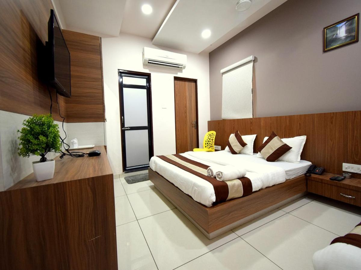 Hotel Embassy Kalol Dış mekan fotoğraf