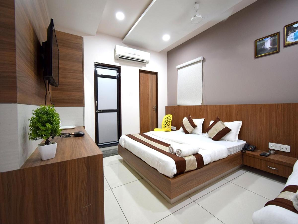 Hotel Embassy Kalol Dış mekan fotoğraf