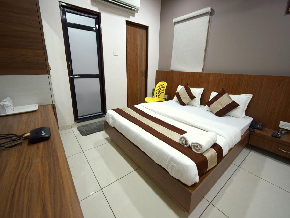 Hotel Embassy Kalol Dış mekan fotoğraf