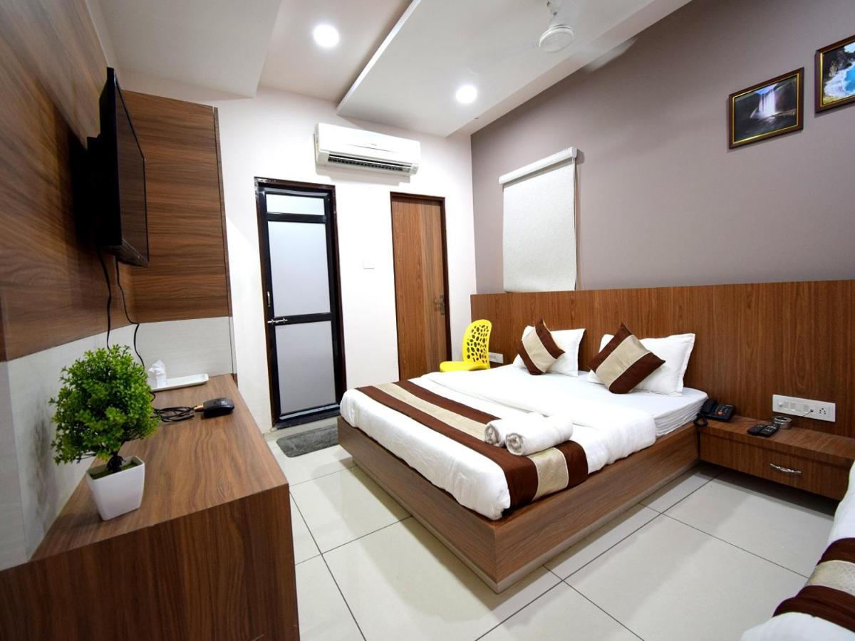 Hotel Embassy Kalol Dış mekan fotoğraf