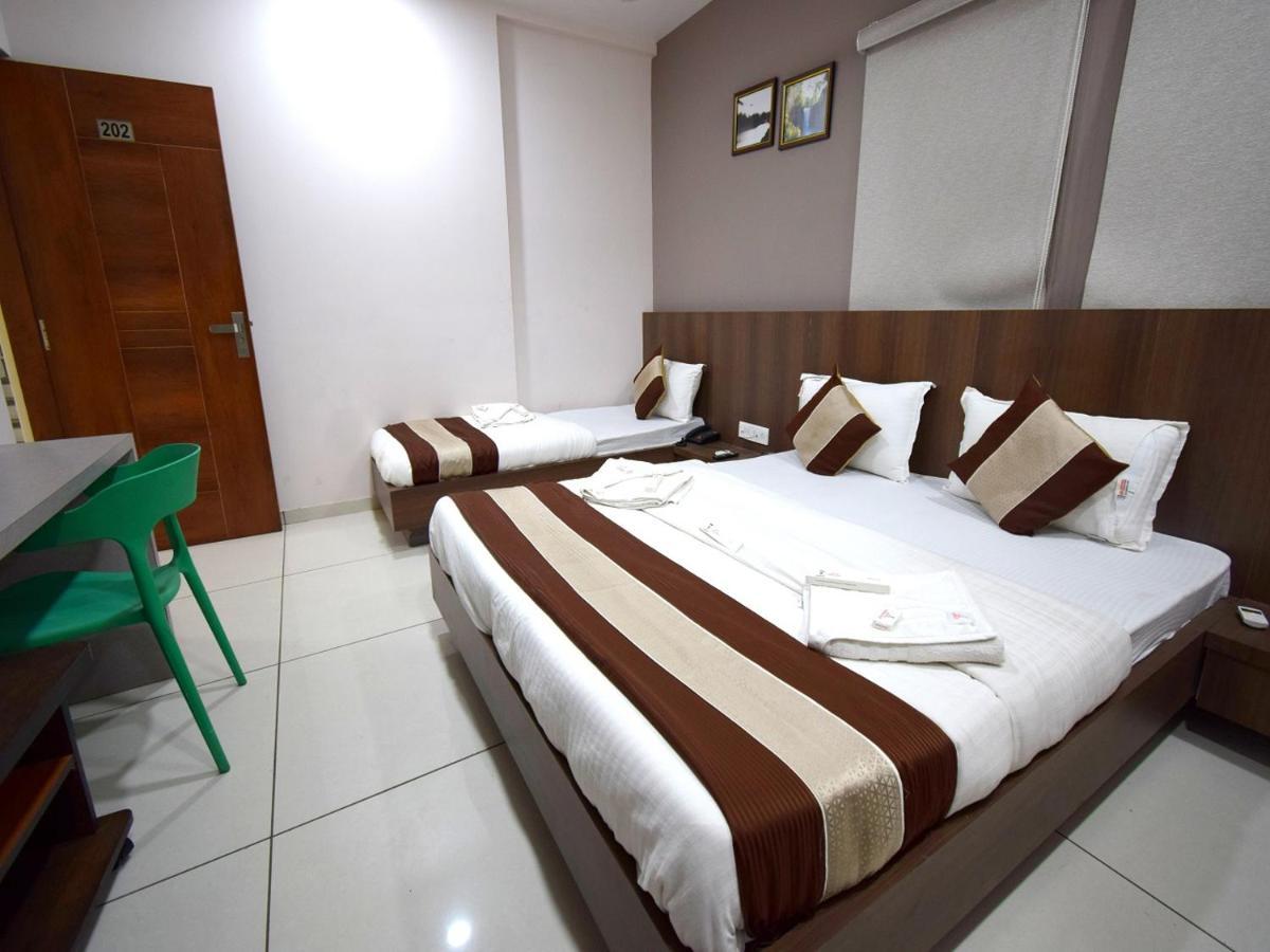 Hotel Embassy Kalol Dış mekan fotoğraf
